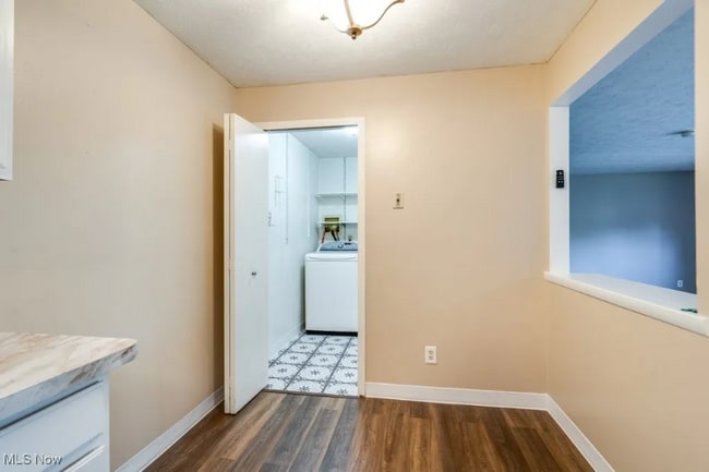 Building Photo - 26179 Raintree Blvd