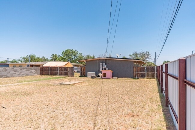 Building Photo - 2901 Nabors Ln