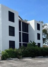 Building Photo - 211 Lake Pointe Dr