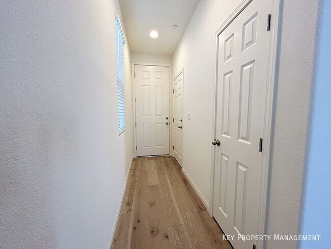 Building Photo - 692 Bamboo Bnd Pl