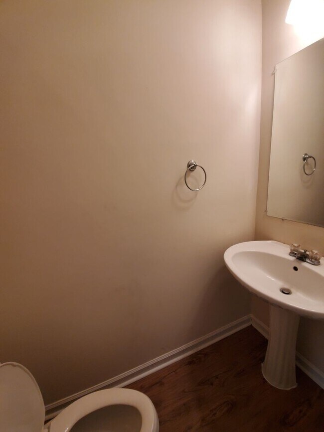 Building Photo - Stunning 3/2.5 Home in Monarch Village