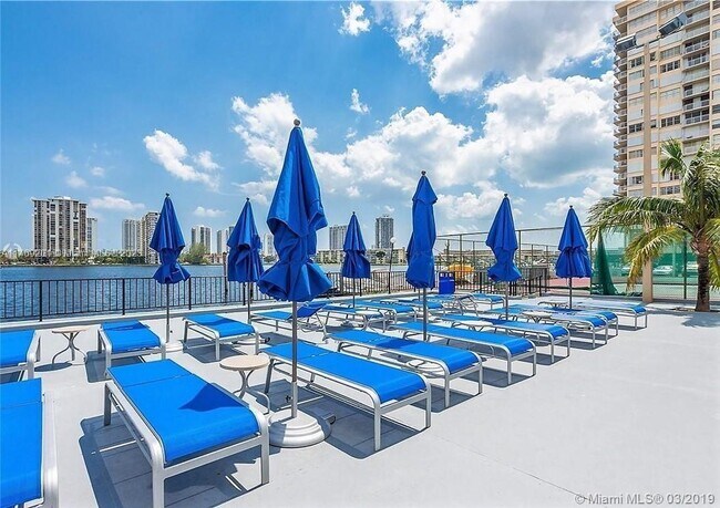 Foto del edificio - 2750 NE 183rd St