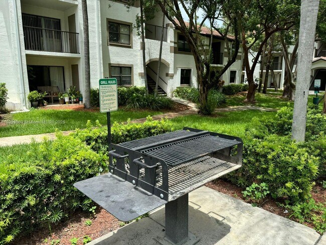 Foto del edificio - 570 S Park Rd