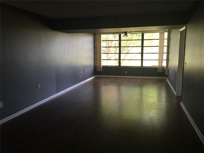 Building Photo - 1703 Whitehall Dr