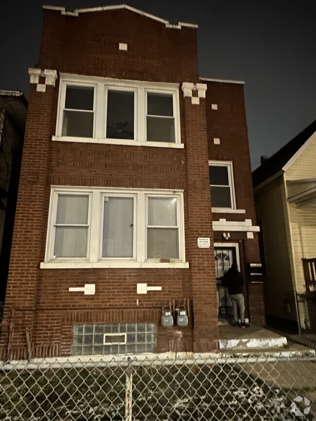 Building Photo - 849 N Laramie Ave