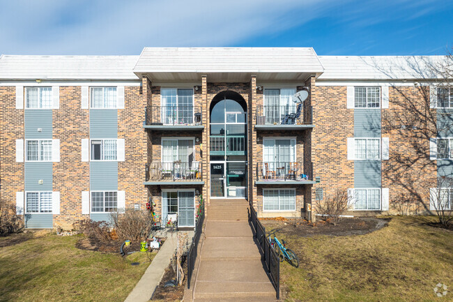 Building Photo - Arlington Glen Condos