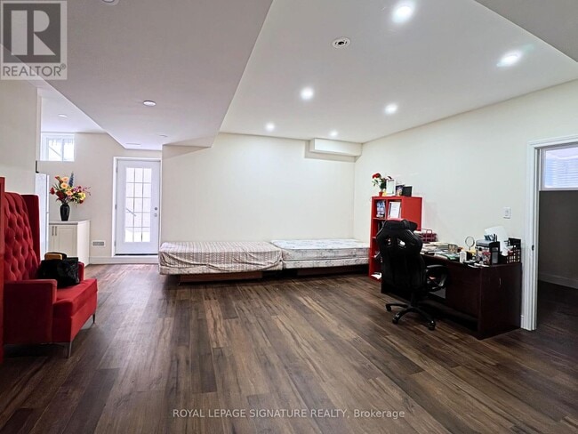 Building Photo - 231 Hillsview Dr