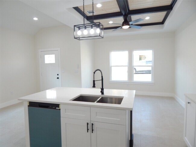 Foto del edificio - 16971 W Juneau St