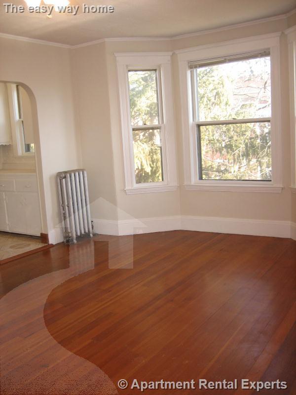 Primary Photo - 110 Sharon St