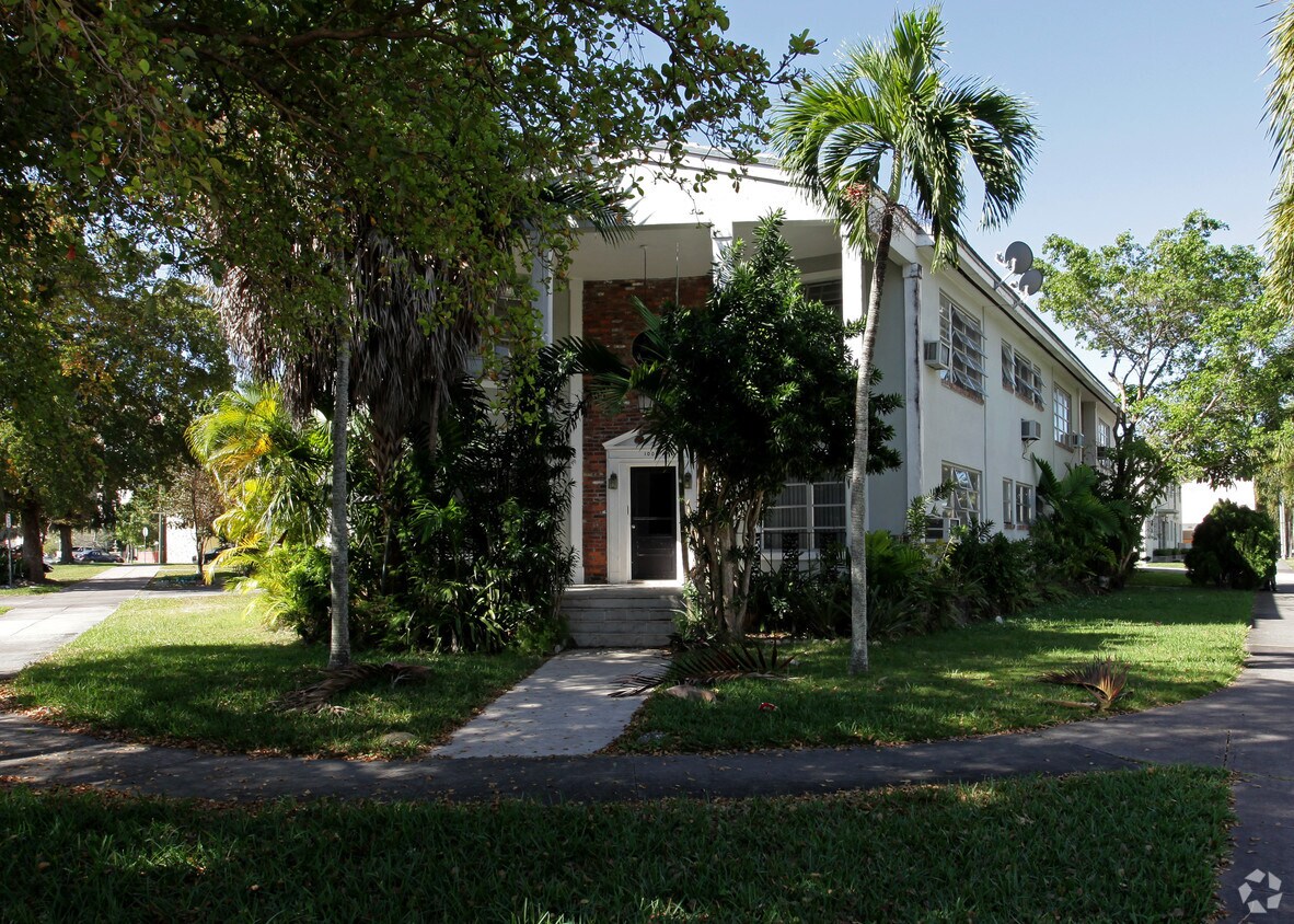 Primary Photo - 1000 E Ponce De Leon Blvd