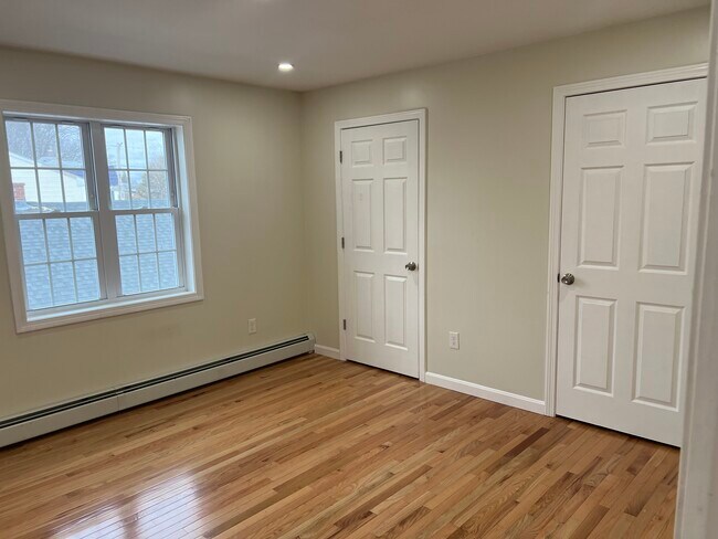 Master bedroom with two closets - 76 Hall St