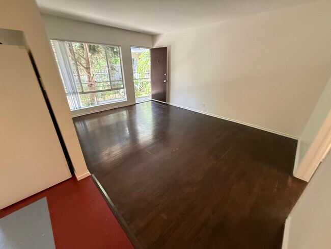 Foto del edificio - 5525 Carlton Way