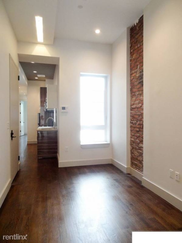 Building Photo - 498 Chauncey St