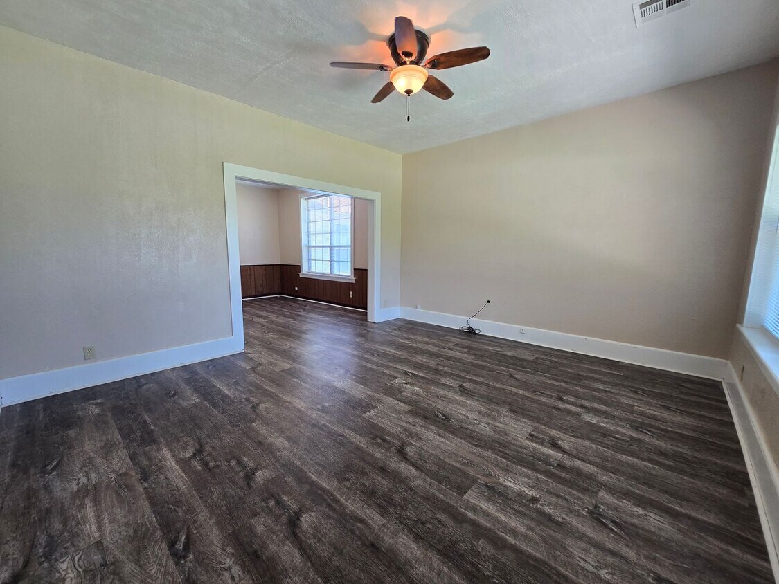 Foto principal - 3 Bedroom 2 Bath home in Asher!