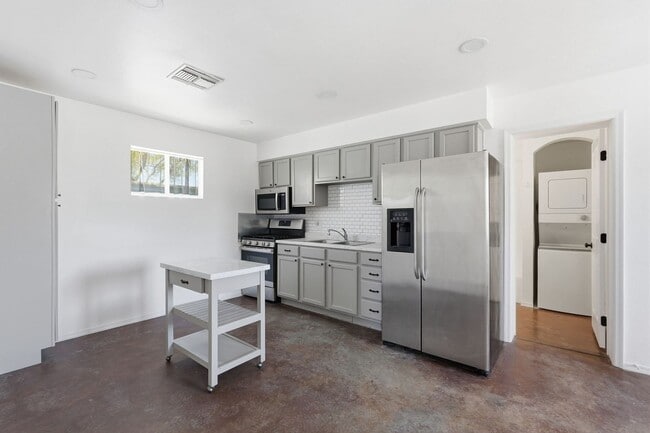 Foto del edificio - 1226 E Elm St