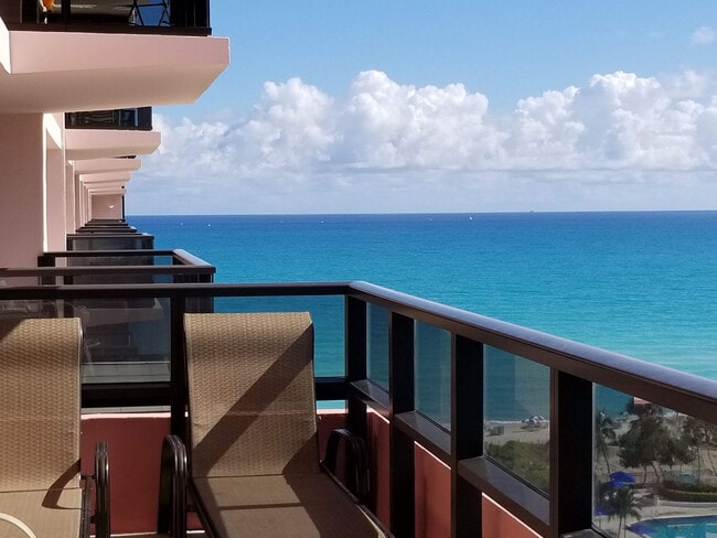 Building Photo - 5225 Collins Ave