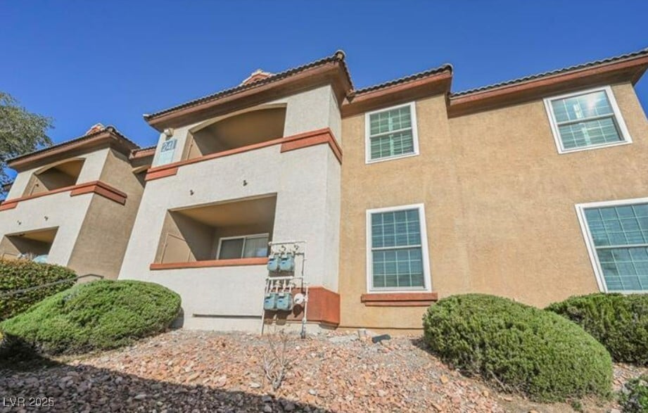 Primary Photo - 231 W Horizon Ridge Pkwy