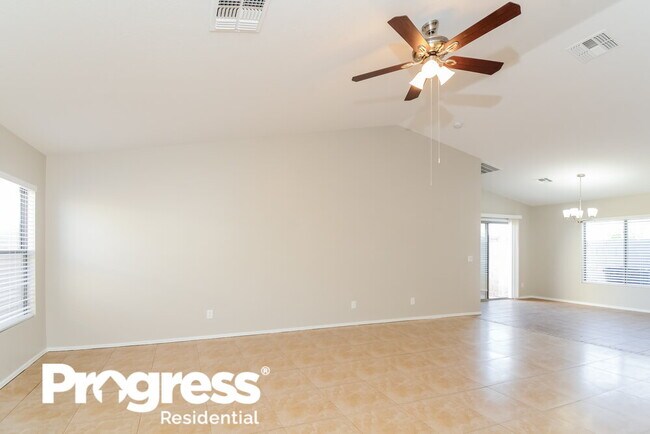 Foto del edificio - 12530 W Willow Ave