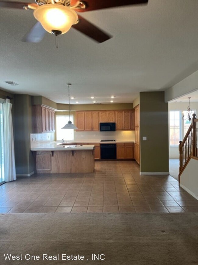 Building Photo - 4 br, 3 bath House - 729 Wynyard Cir.