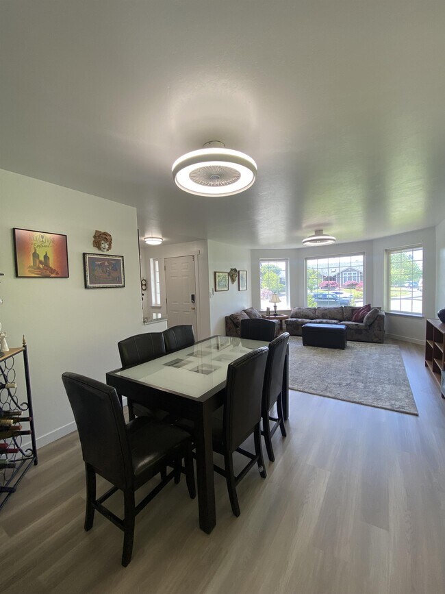 Foto del edificio - 6128 Thornbury Ct SE