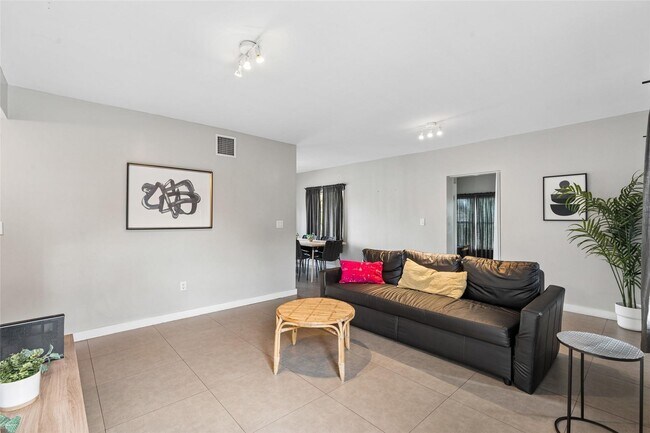 Foto del edificio - 435 NE 69th St