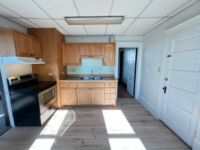 Building Photo - 2+ Bedroom Apartment - AVAILABLE AUGUST 1st!