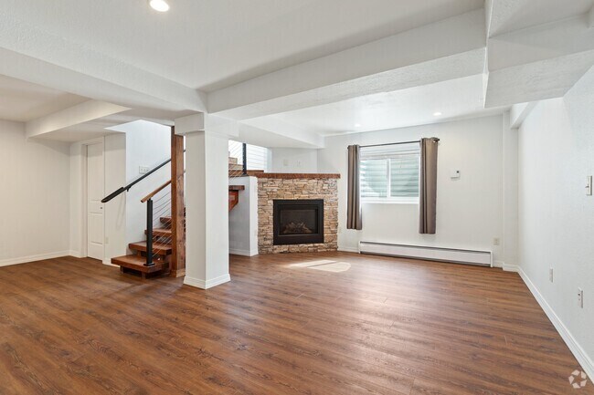 Building Photo - 6 W Brookside St
