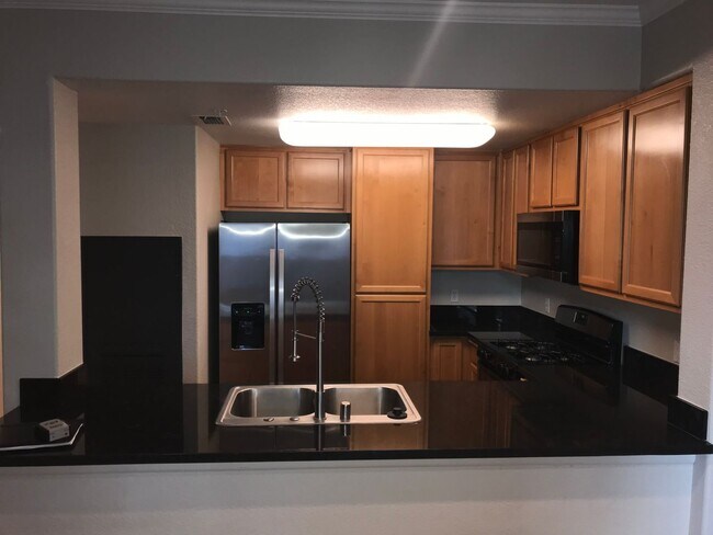 Foto del edificio - Downstairs 2BR/2BA Condo available now! POOL/SPA | WSG Paid by Owner!