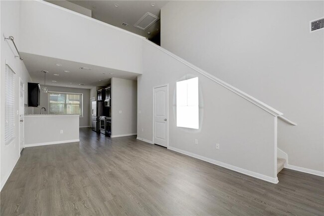 Building Photo - 516 E Slaughter Ln
