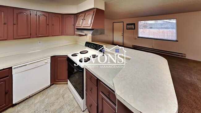 Building Photo - 1804 Greenway Ave Yakima, WA 98902