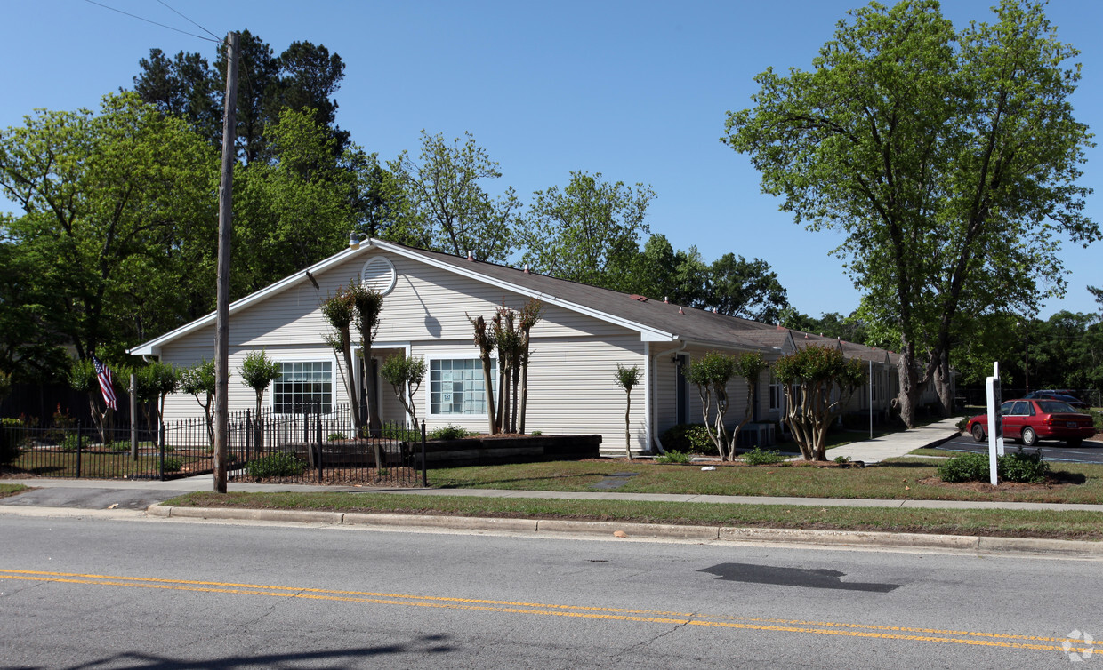 Building Photo - Sweetbriar Apartments