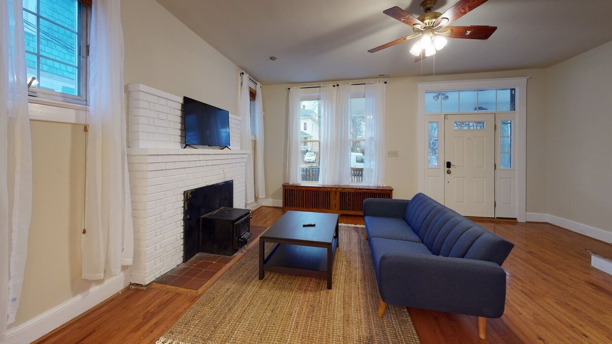 Photo - Private bedroom in 5 bed/3 bath Home