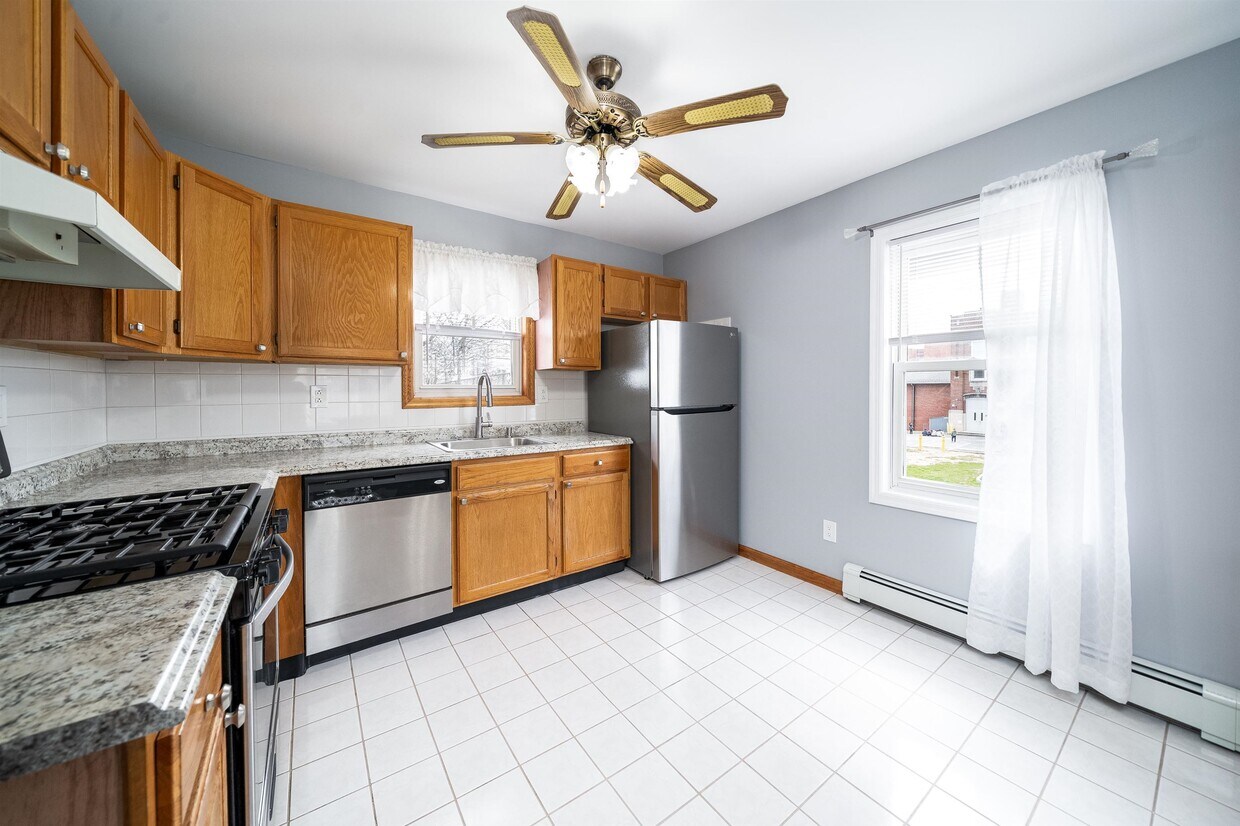 Primary Photo - 62 Argyle Pl