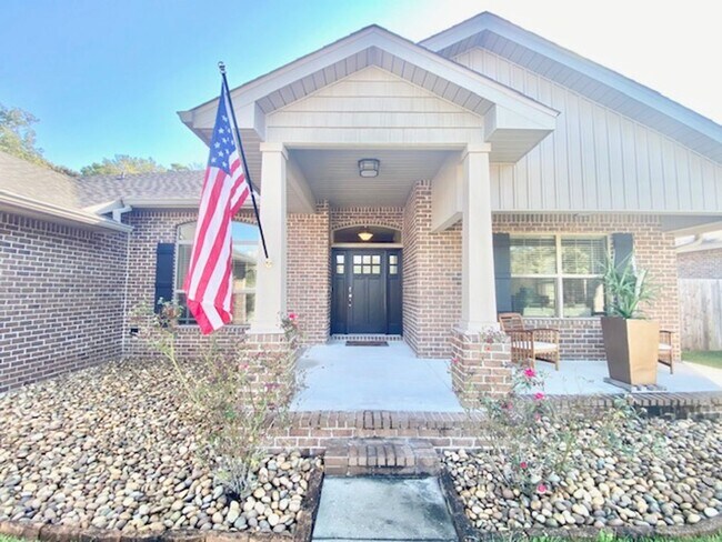 Building Photo - 6040 Trestle St