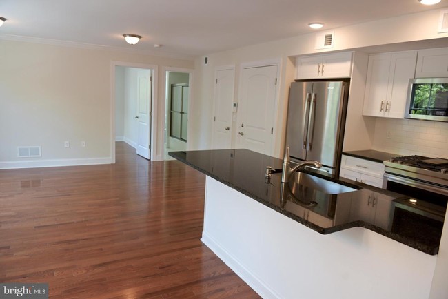Building Photo - 205 Nassau St