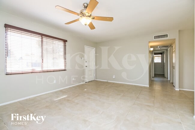 Foto del edificio - 320 E Orion St