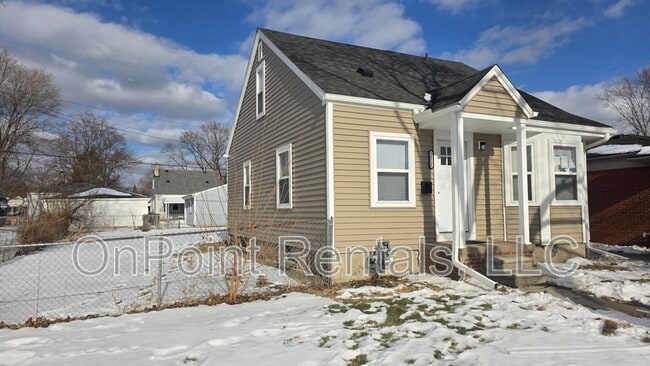 Building Photo - 14526 Russell Ave