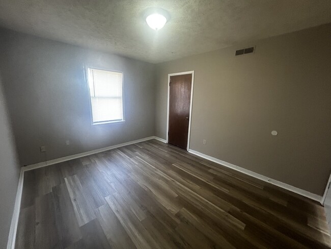 Building Photo - 276 Greenfield Dr