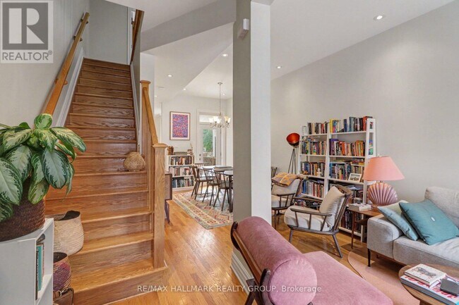 Building Photo - 34 Lewis St