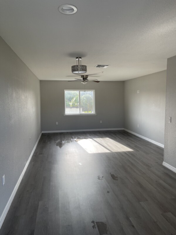 Foto del edificio - 1925 Ave O SW