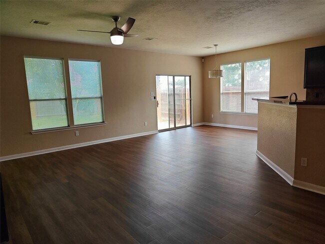 Foto del edificio - 7915 Moss Springs Ct