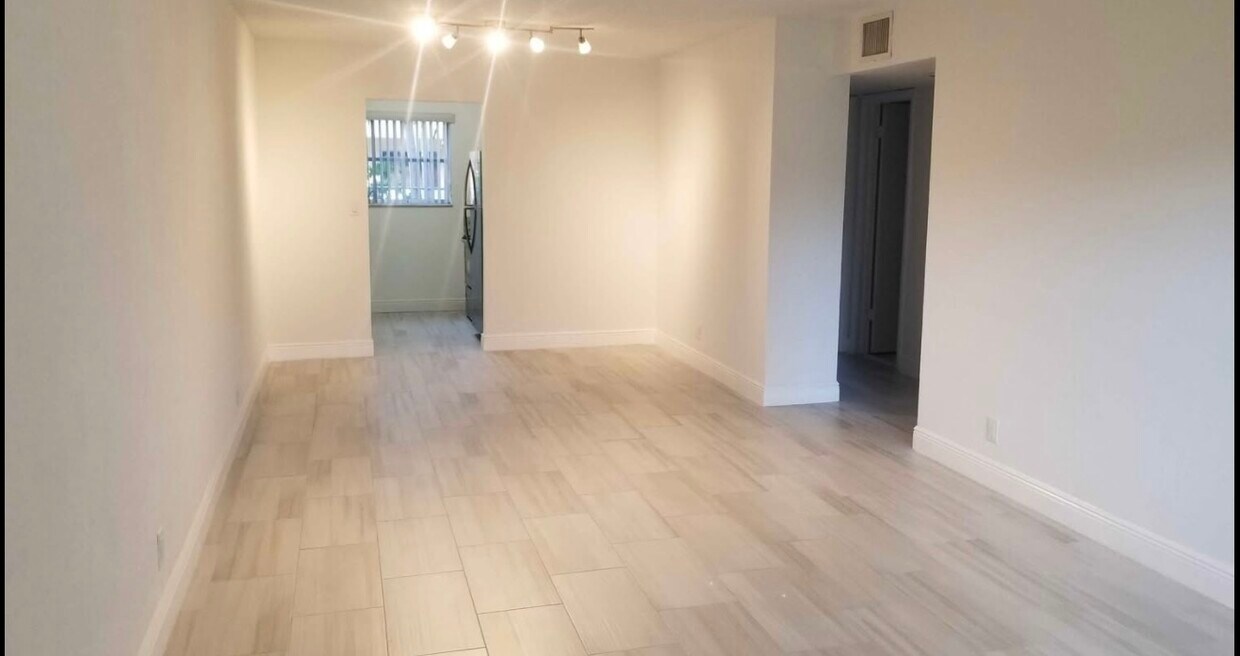 Foto principal - 2607 NE 8th Ave
