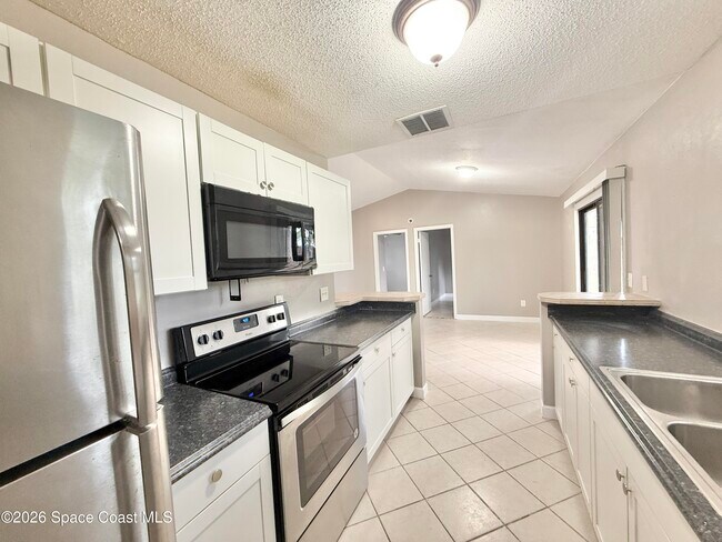 Foto del edificio - 5925 Clearfield Ave