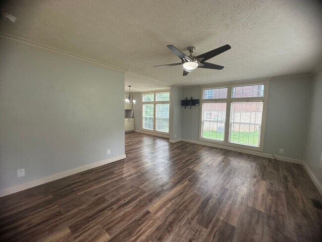 Building Photo - 5806 Quaker Pkwy