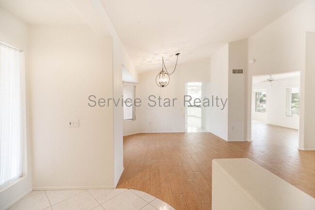 Building Photo - 20206 N Meadowood Dr