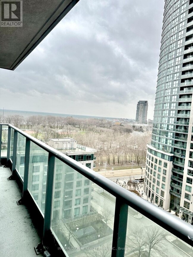 Building Photo - 209-1209 Fort York Blvd