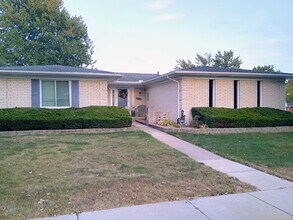 Building Photo - 7550 Corbett Dr
