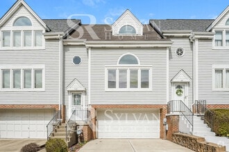 Building Photo - 102 Abbey Ln