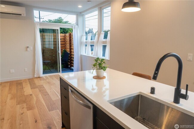 Foto del edificio - 2bd/1.75ba Seattle Townhome