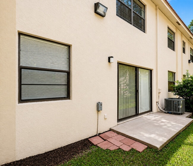 Building Photo - 11430-11442 Building Coral Springs